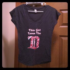 Detroit v neck women's tee size small.
